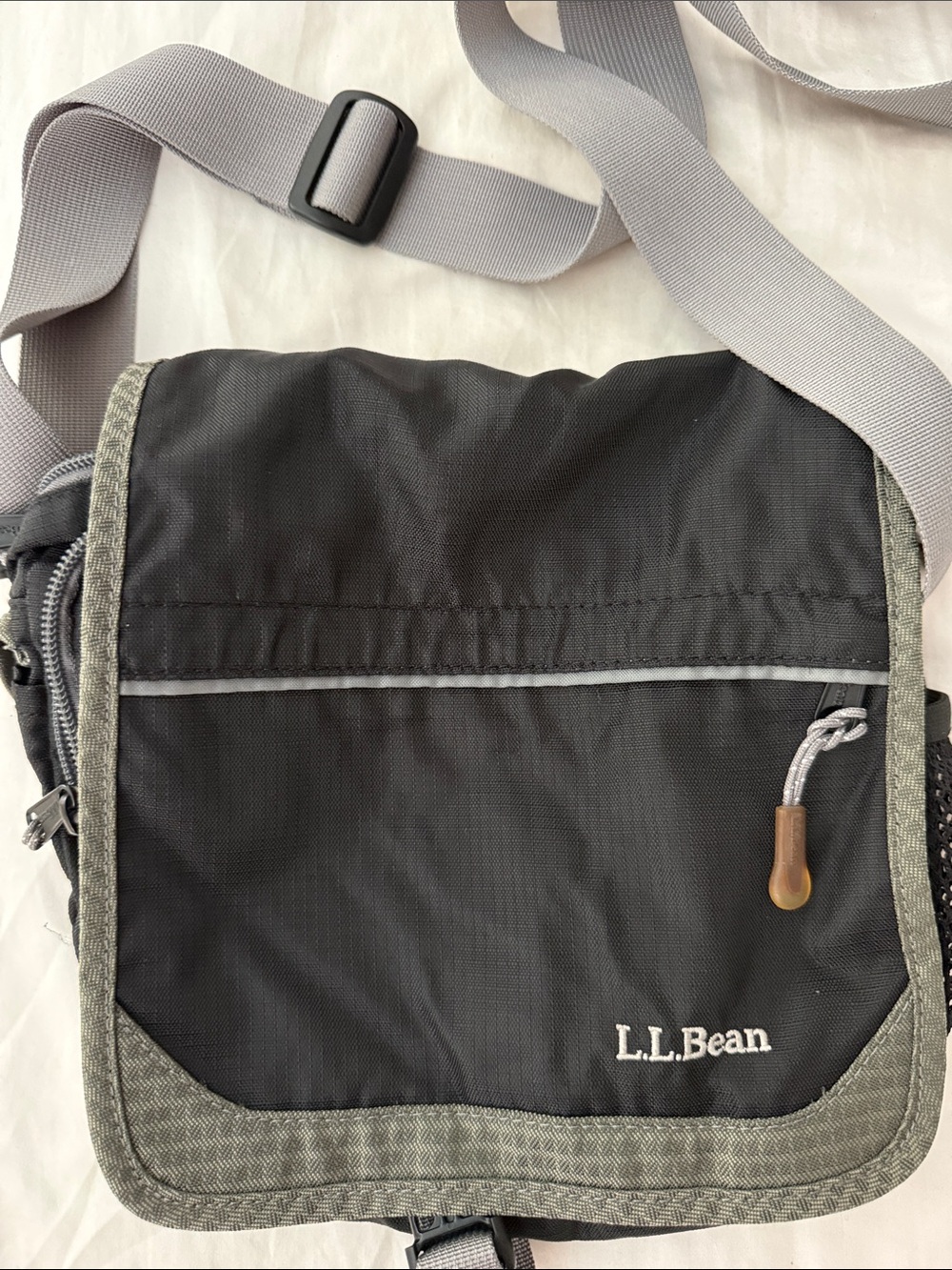 L.L. Bean Vintage Black and Gray Messenger Crossbody Travel Bag 259171